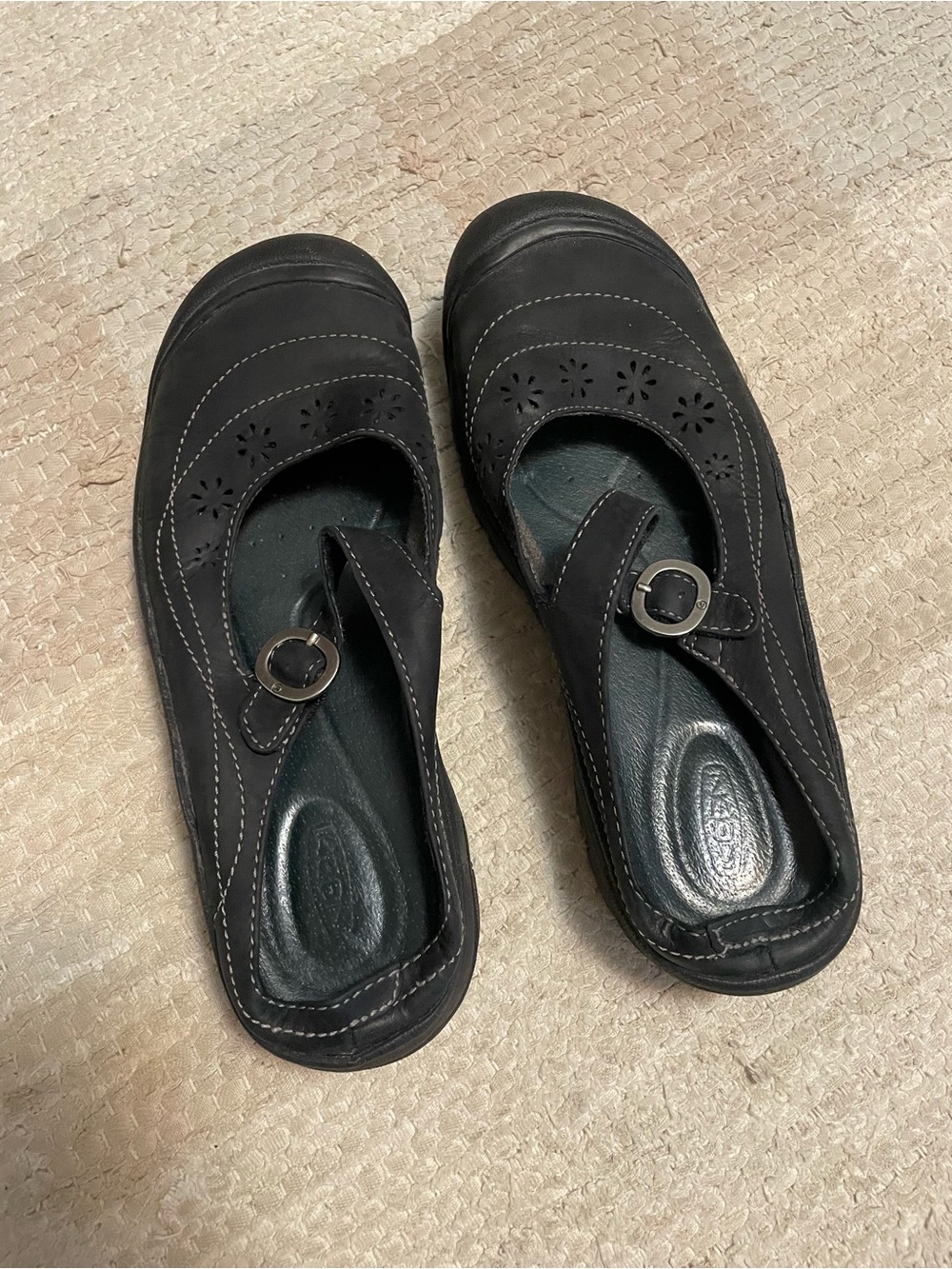 Keen Women’s size 9 Comfort Shoes with Buckle